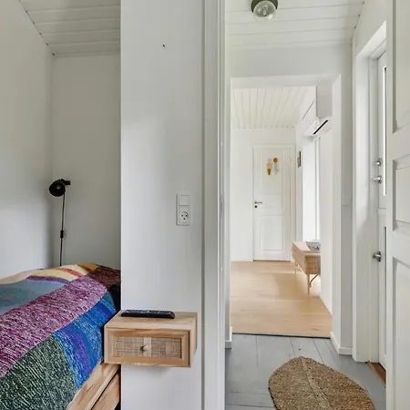 別荘 Modern Summer House Near Gudmindrup Højby