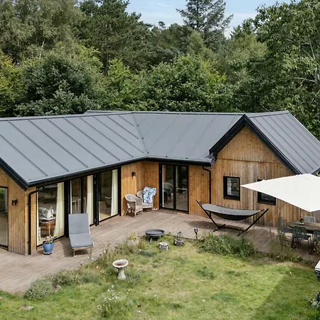 Modern Summer House Near Gudmindrup Сasa de vacaciones