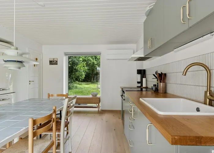 بيت للعطل Modern Summer House Near Gudmindrup Højby