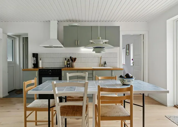 Modern Summer House Near Gudmindrup بيت للعطل *