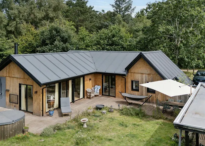 Modern Summer House Near Gudmindrup بيت للعطل