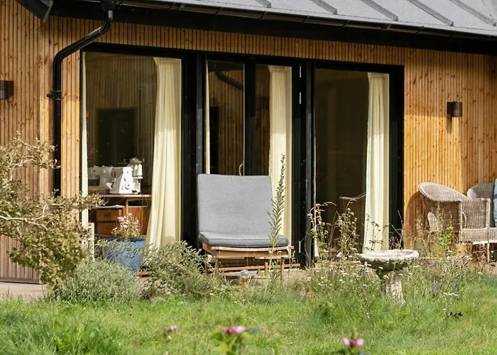Modern Summer House Near Gudmindrup بيت للعطل Højby